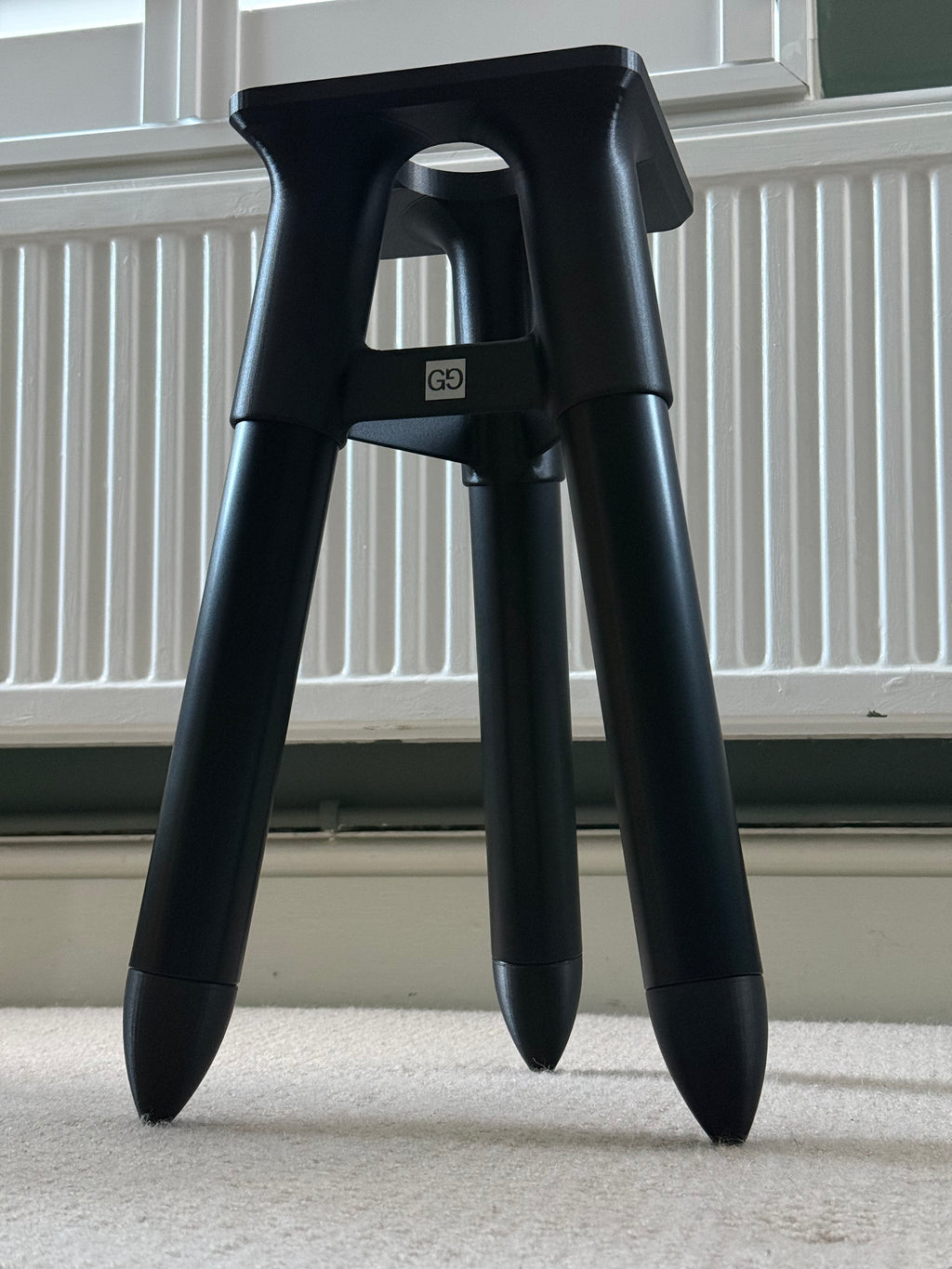 GG1.0 pair of tripod stands