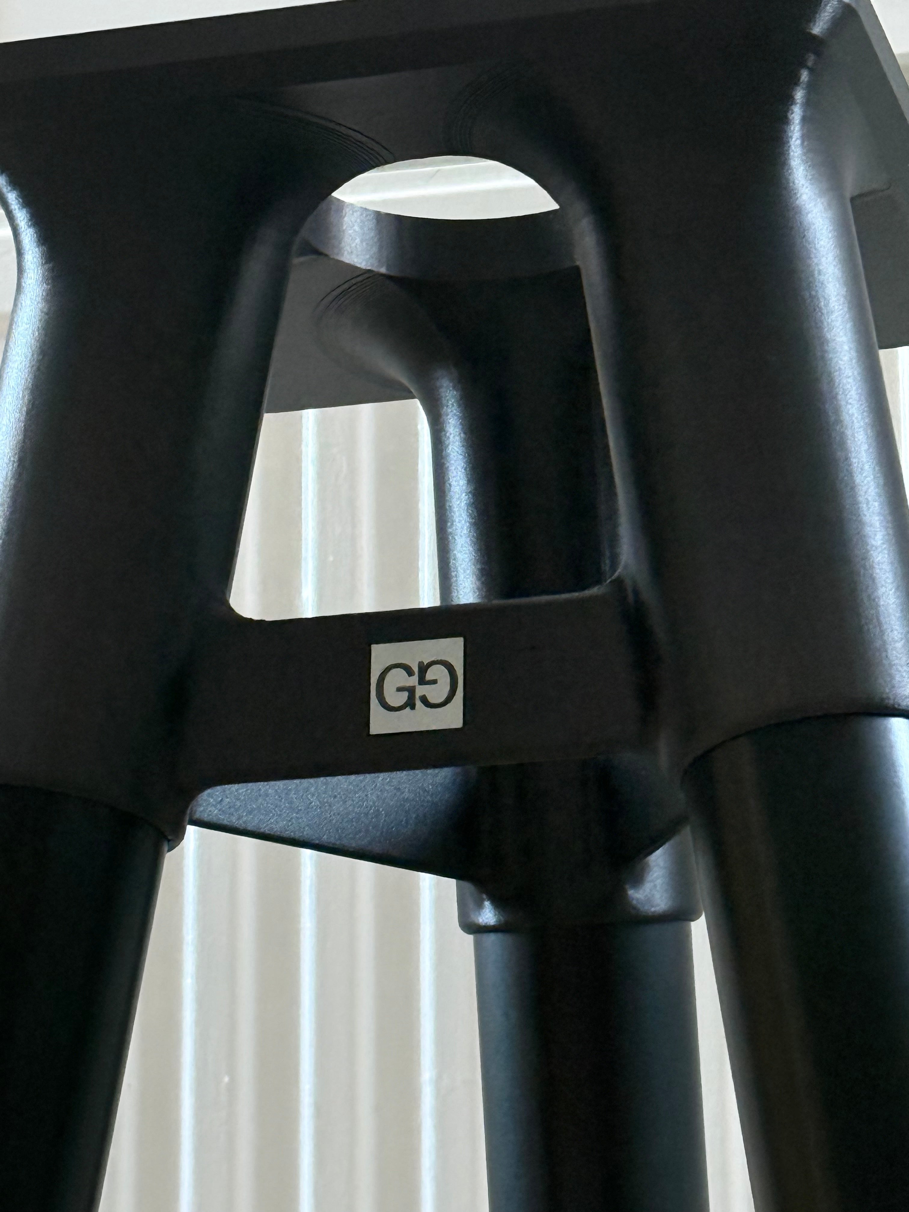 GG1.0 pair of tripod stands