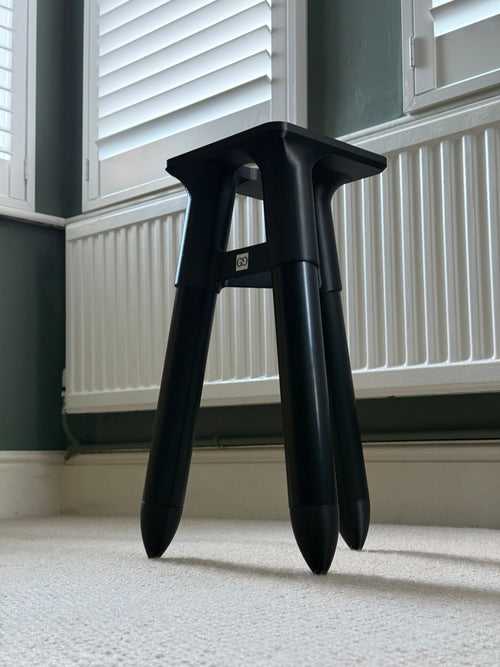GG1.0 pair of tripod stands